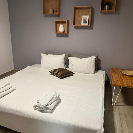 Isalos Suites Néa Péramos Exteriér fotografie