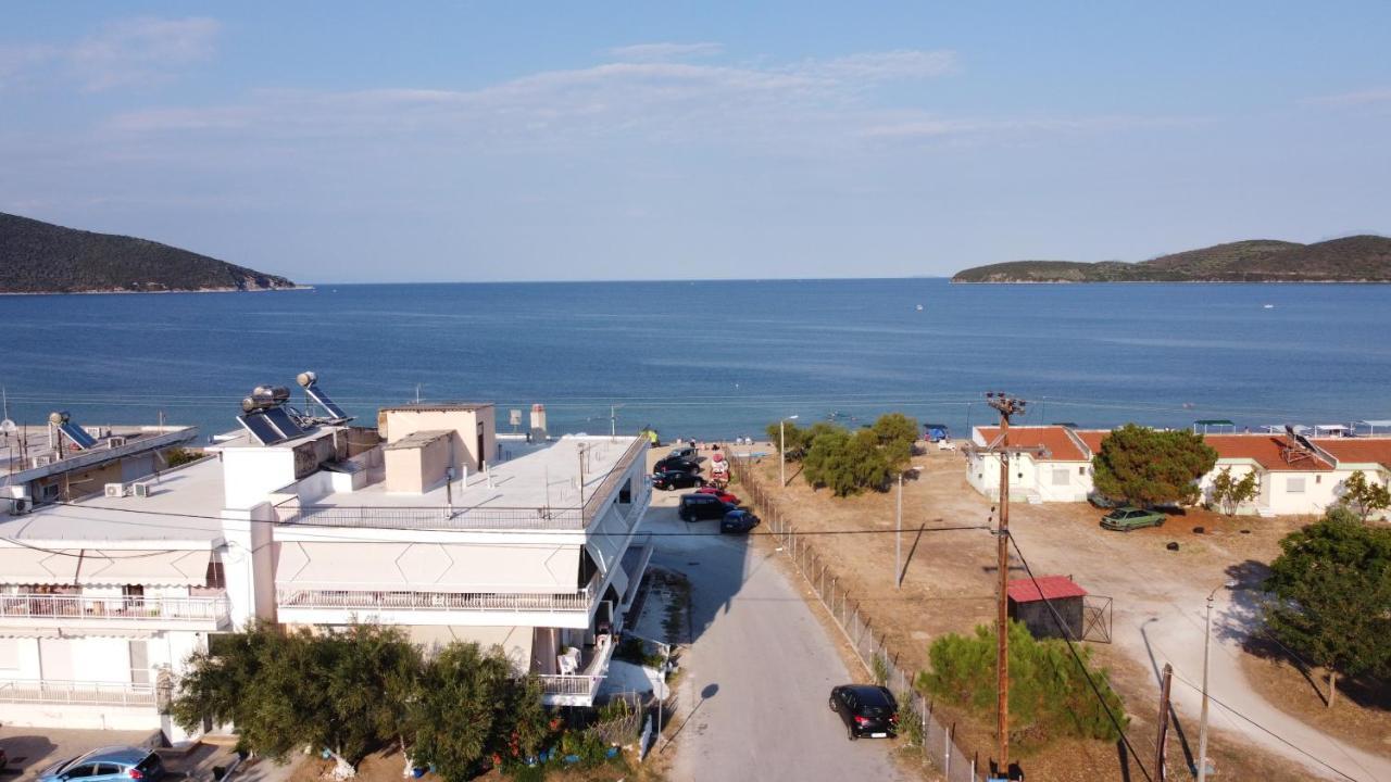 Isalos Suites Néa Péramos Exteriér fotografie