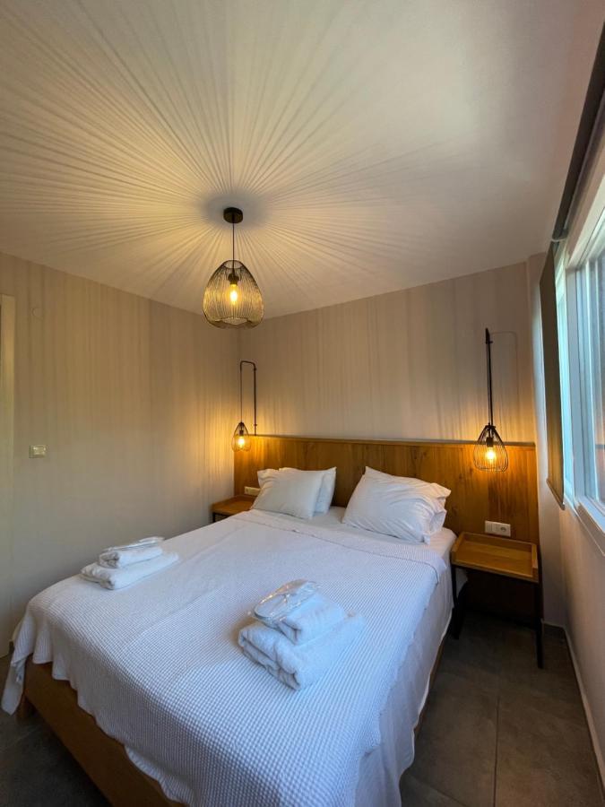 Isalos Suites Néa Péramos Exteriér fotografie