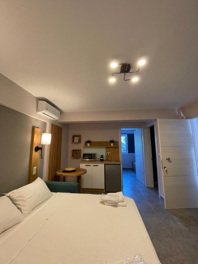 Isalos Suites Néa Péramos Exteriér fotografie