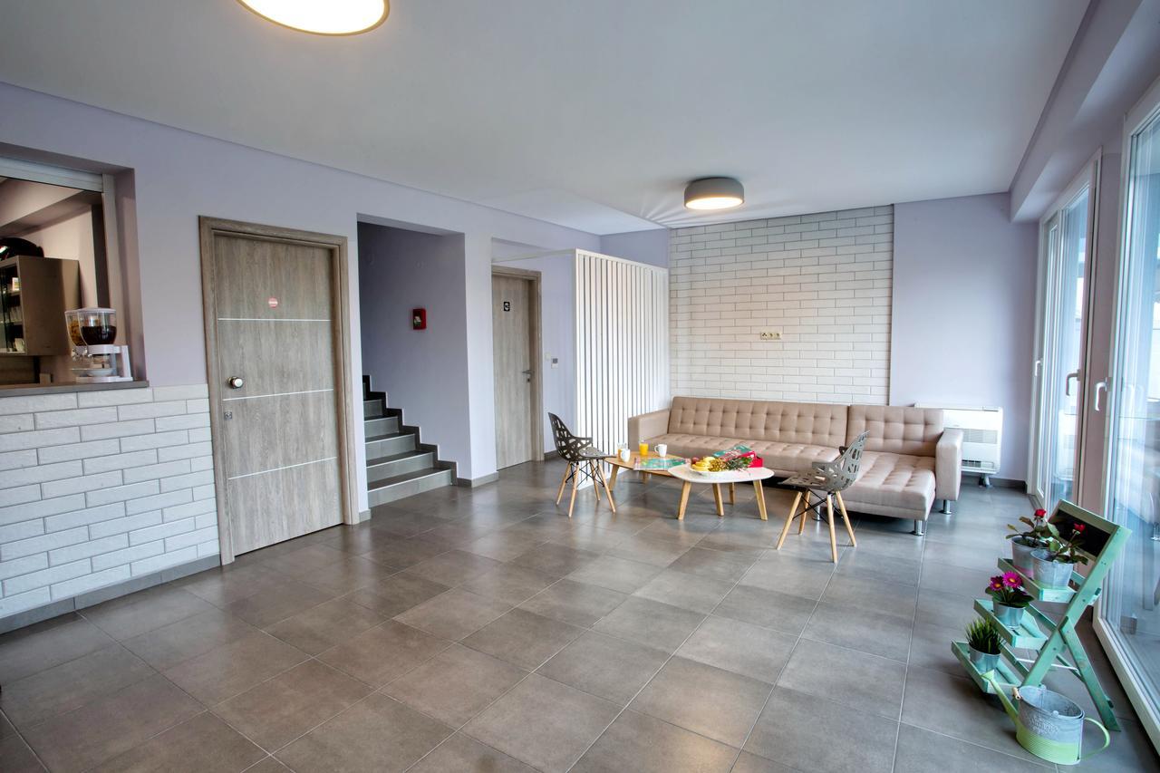 Isalos Suites Néa Péramos Exteriér fotografie
