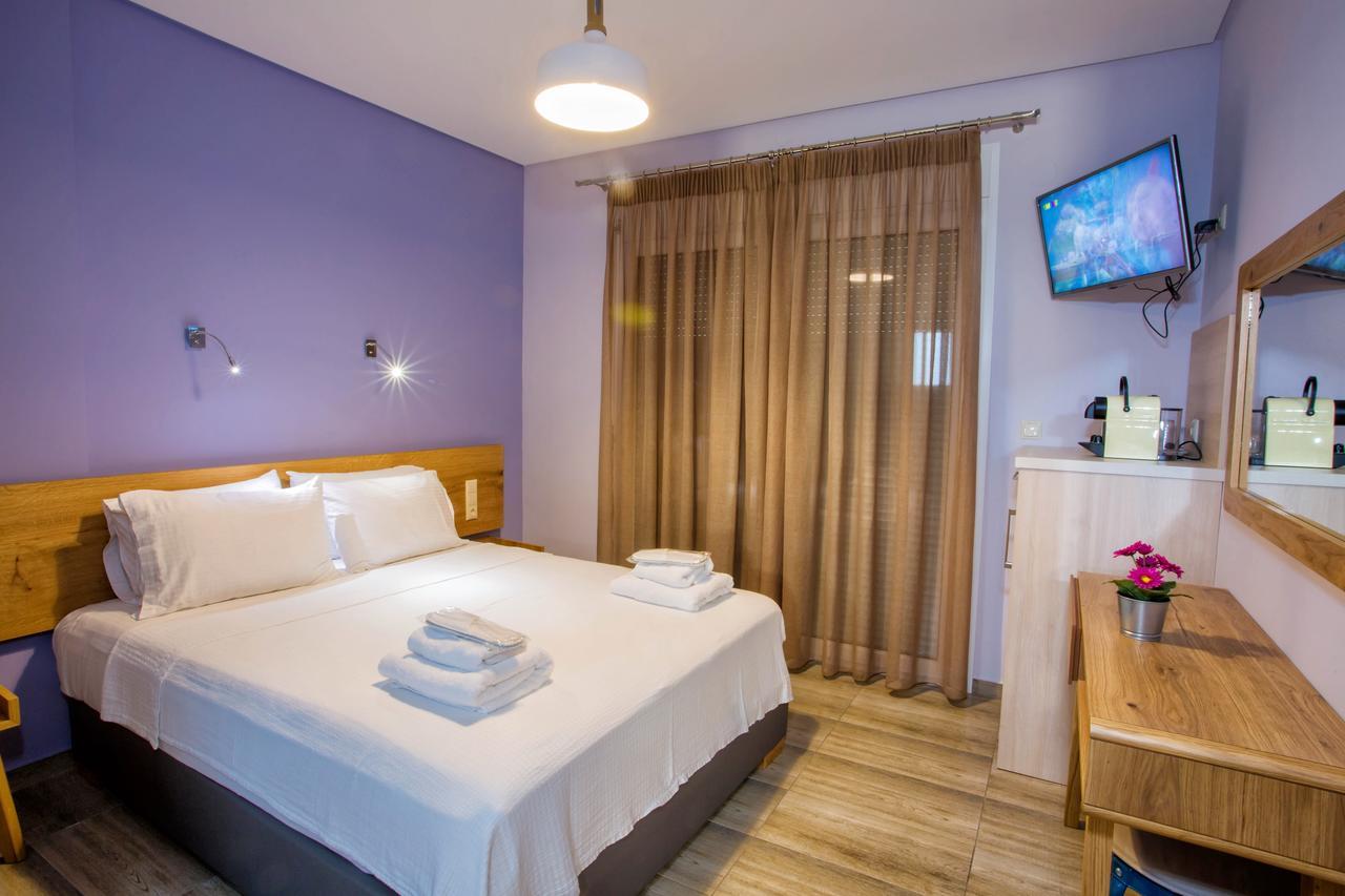 Isalos Suites Néa Péramos Exteriér fotografie