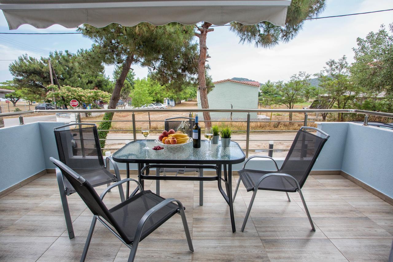 Isalos Suites Néa Péramos Exteriér fotografie