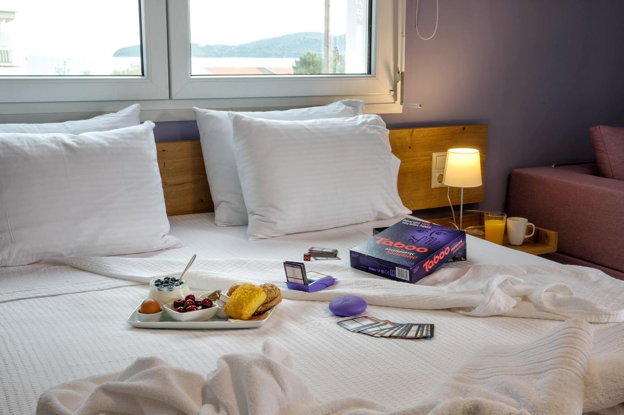 Isalos Suites Néa Péramos Exteriér fotografie