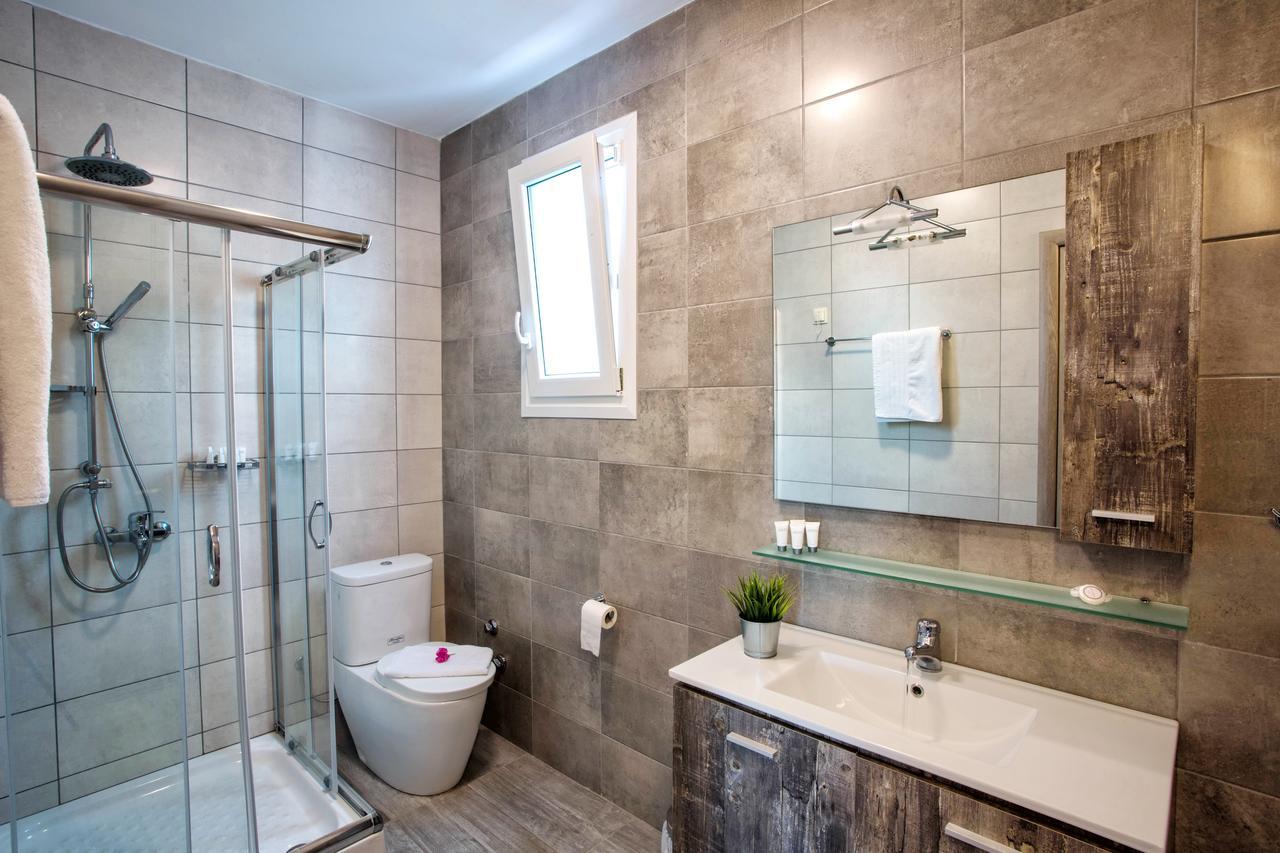 Isalos Suites Néa Péramos Exteriér fotografie