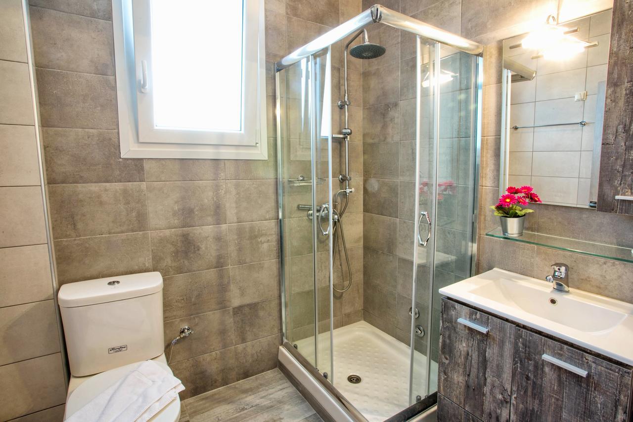 Isalos Suites Néa Péramos Exteriér fotografie