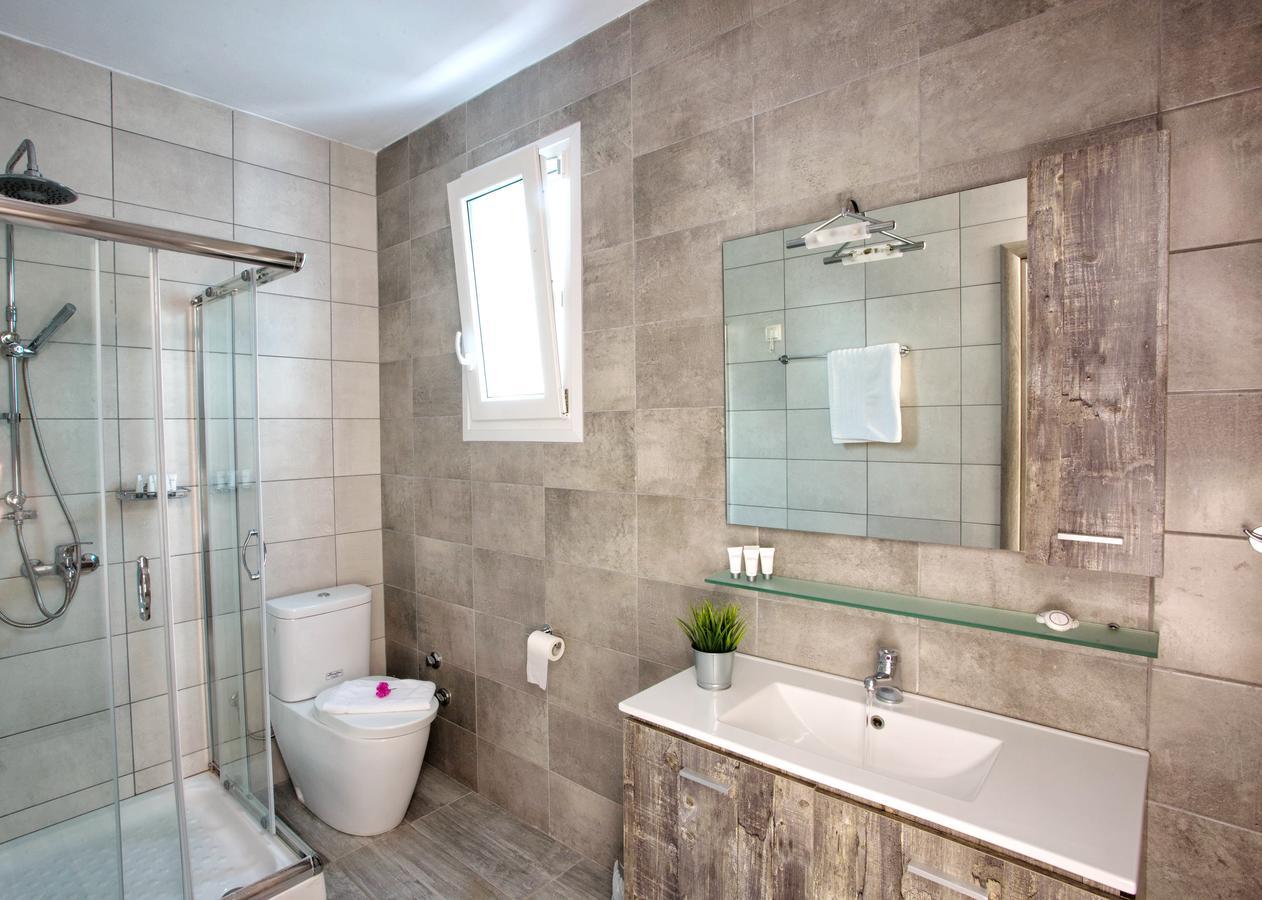 Isalos Suites Néa Péramos Exteriér fotografie