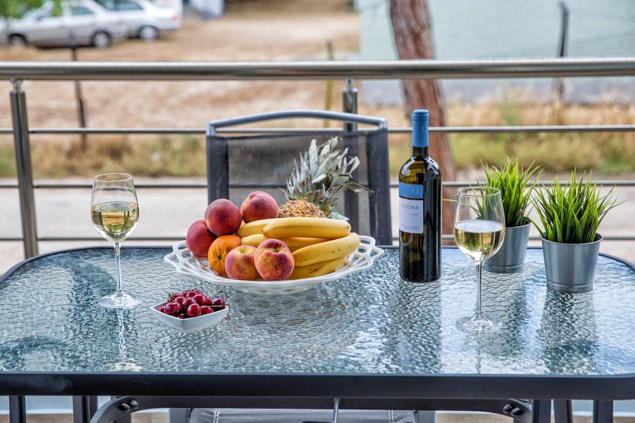 Isalos Suites Néa Péramos Exteriér fotografie
