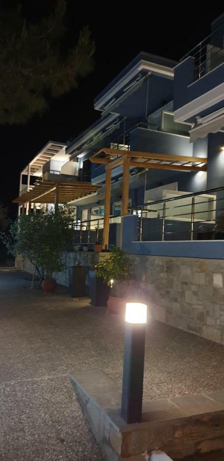 Isalos Suites Néa Péramos Exteriér fotografie