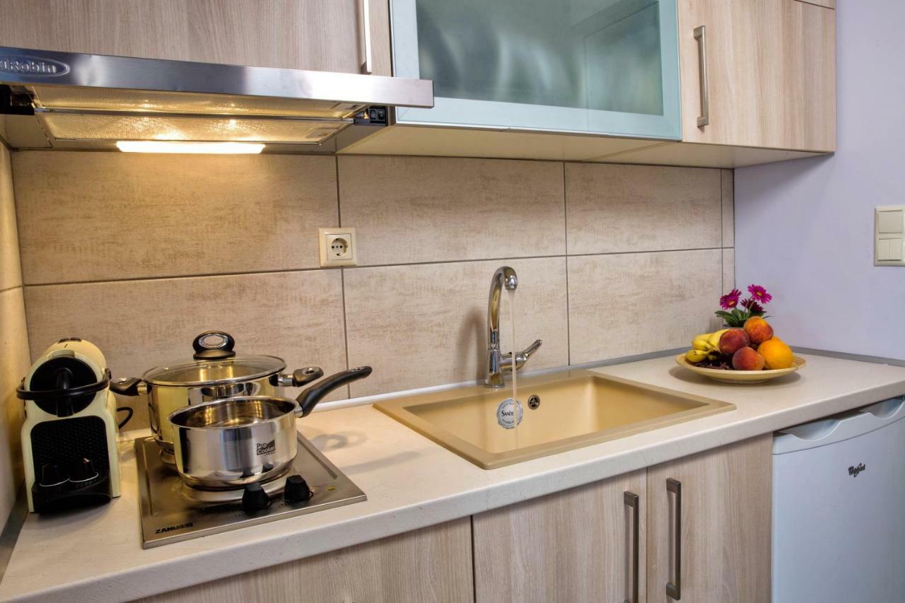 Isalos Suites Néa Péramos Exteriér fotografie